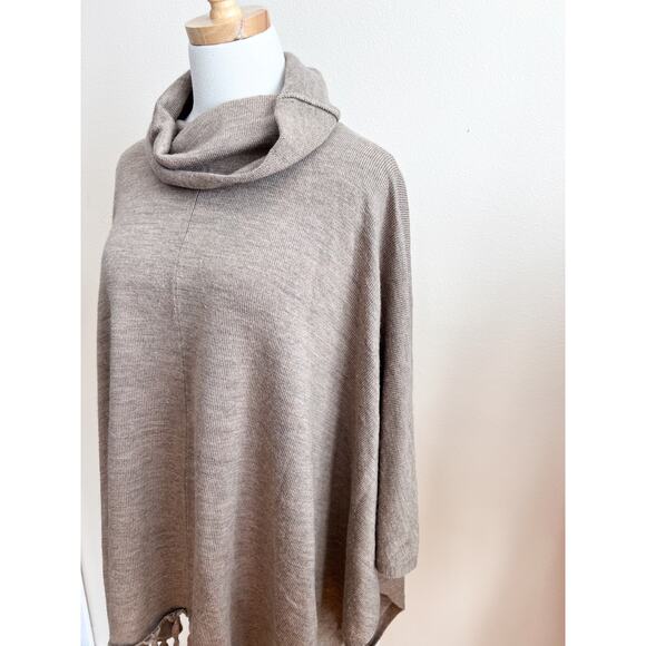 Garnet Hill 100% Wool Knit Poncho Turtleneck Sweater Medium Comfy Fringe - Picture 3 of 9